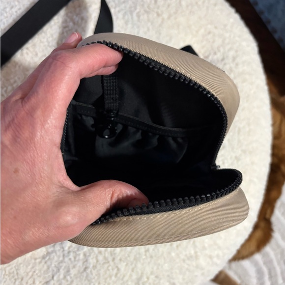 Brixley crossbody bag like new tan - Picture 3 of 9